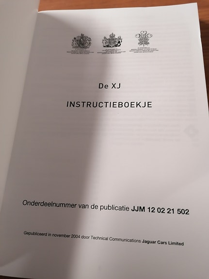 Jaguar XJ käyttöohjekirja uusi