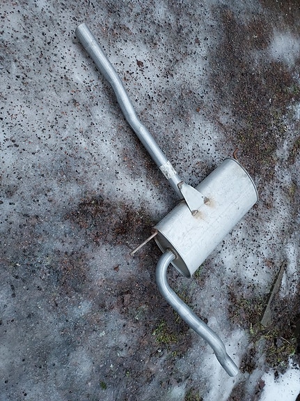 Etummainen äänenvaimennin Passat B5
