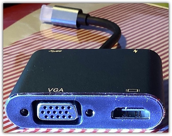 4-in-1 USB-C  -  HDMI & VGA & USB 3.0 & PD -adapteri