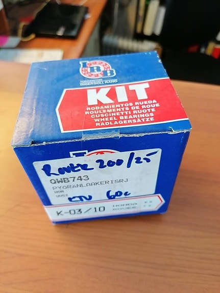 Rover 200 tai 25 etupyörän laakerisarja