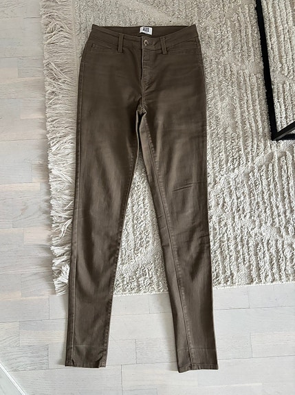 Vero Moda ruskeat farkut, koko 26/32