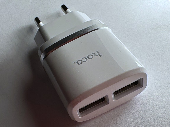 Tupla USB matkalaturi