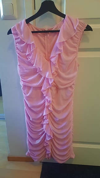 Kaunis pinkki mekko