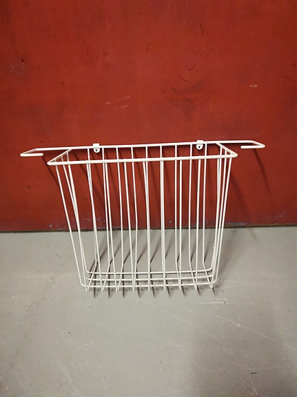 Metallikori seinälle/kaappiin, valkoinen.