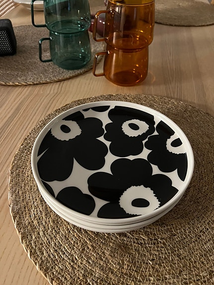 Marimekko musta/valko unikko lautaset