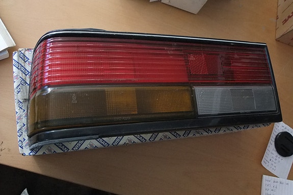 Nissan bluebird 1984-86 vasen takavalo