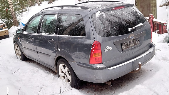 Ford Focus 1.6 STW -03 varaosia