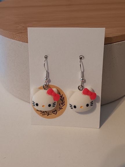 Hello Kitty korvakorut