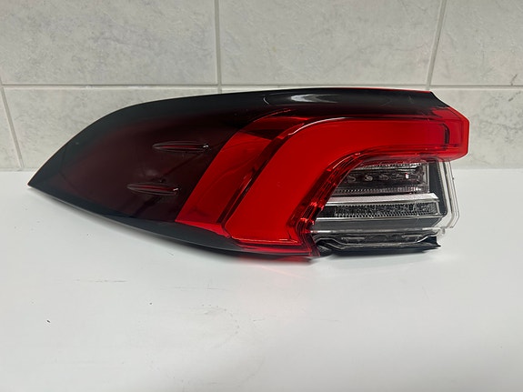 Toyota Corolla E210 vasen takavalo