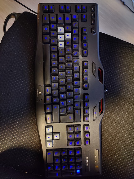 Logitech näppäimistö