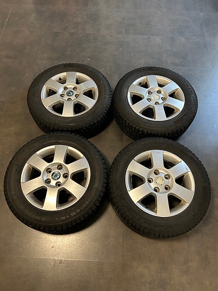 Skoda 15” aluvanteet nastarenkailla