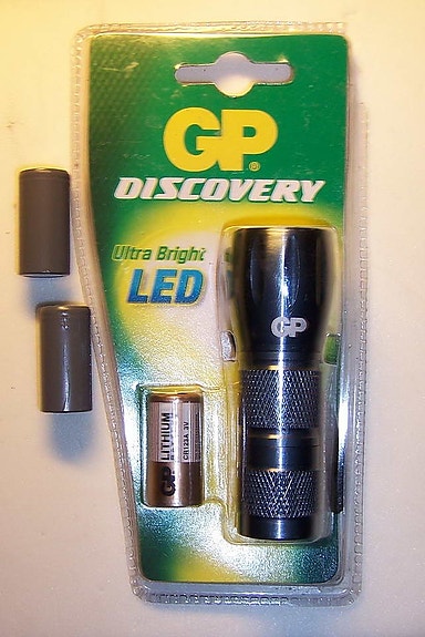 Pienikokoinen tehokas LED-taskulamppu