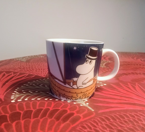 Muki Muumipappa purjehtii