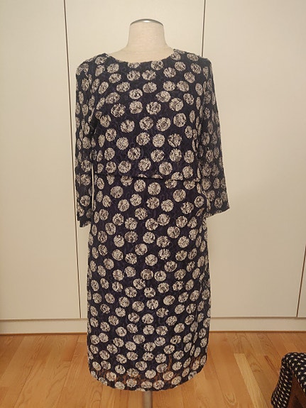 Tyylikäs mekko