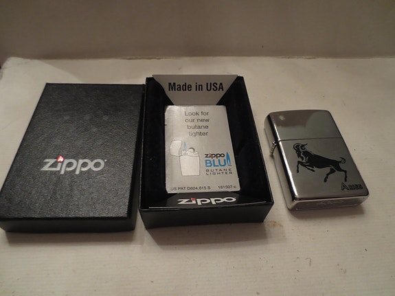 Sytkäri Zippo, Aries - Kotelo, Usa