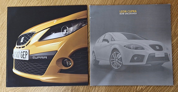 Seat Ibiza Cupra & Leon Cupra -autoesitteet / julisteet 2008 & 2006