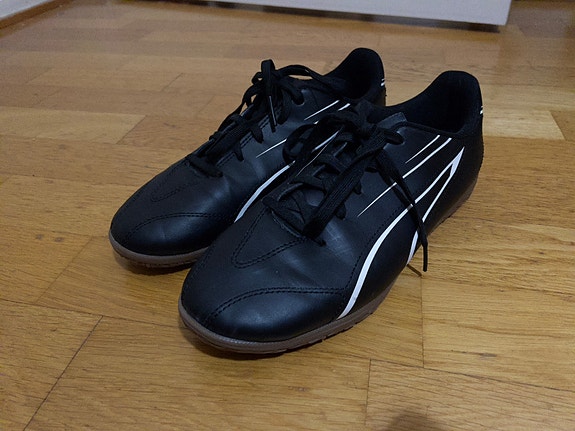 Puma-sisäpelikengät