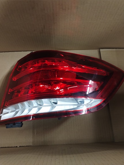 Mercedes-Benz oikea ulompi uusi takavalo OE  A212906180364