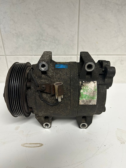 Volvo D5 moottorin ilmastoinninkompressori