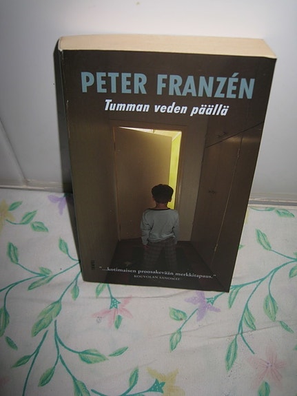 Peter Franzen: Tumman veden päällä