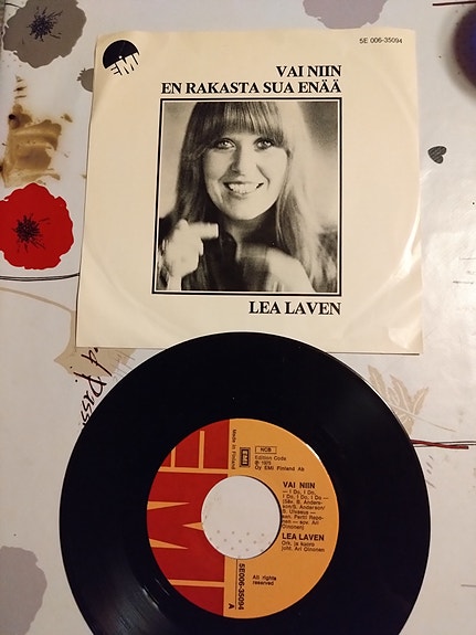 Lea Laven 7" Vai niin /En rakasta sua enää