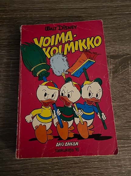 Voima-kolmikko Aku Ankan taskukirja numero 16