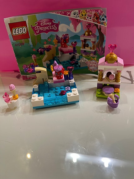 41069 Disney Princess Treasuren päivä altaalla