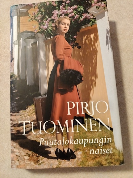 Pirjo Tuominen kaksi kirjaa