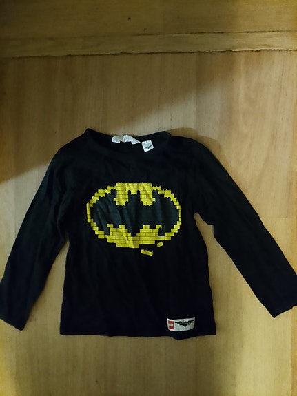 Myydään H&M musta lasten paita Batman kuvalla