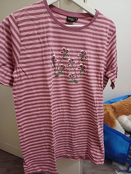 Naisten t-paidat koko XL
