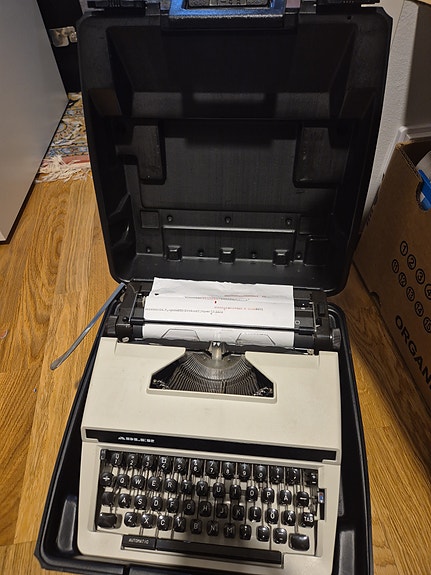 Adler Gabriele 10 portable typewriter kirjoituskone