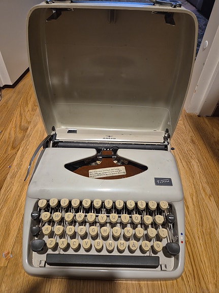Vintage 1967 Adler tippa typewriter kirjoituskone