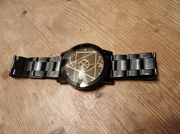 Olkaimeton Kellot ja rannekellot Myydään (sivu 36) Tori