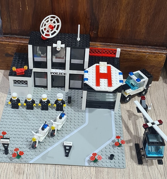 🟣 Lego poliisiasema 6386