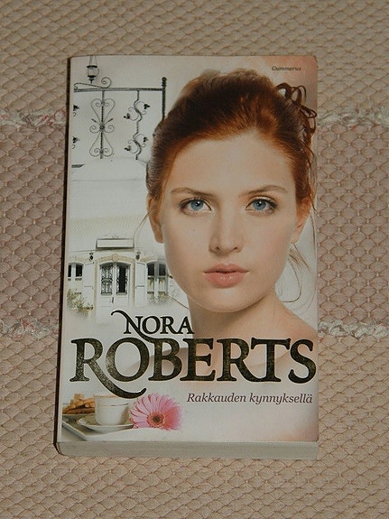 Nora Roberts: Rakkauden kynnyksellä, 2.p. 2014