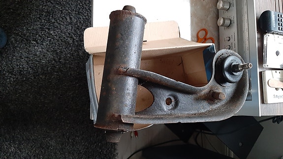 MB 220 ylä tukivarsi vasen