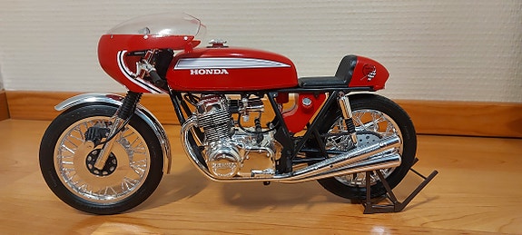 Honda CB 750 F Cafe Racer pienoismalli