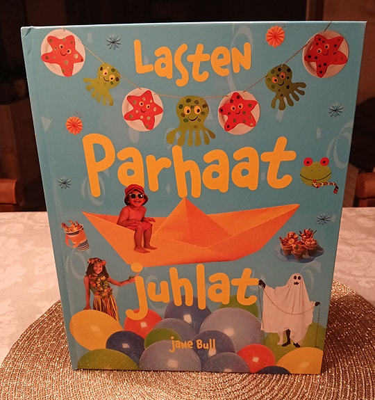 Lasten Parhaat Juhlat -kirja