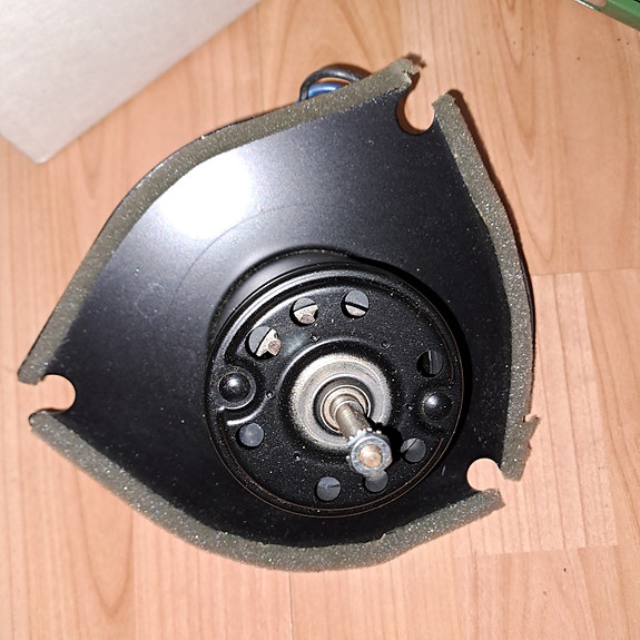 Lämmityslaitteen puhallin Nissan Bluebird
