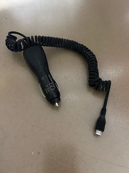 Puhelimen Micro-USB -autolaturi