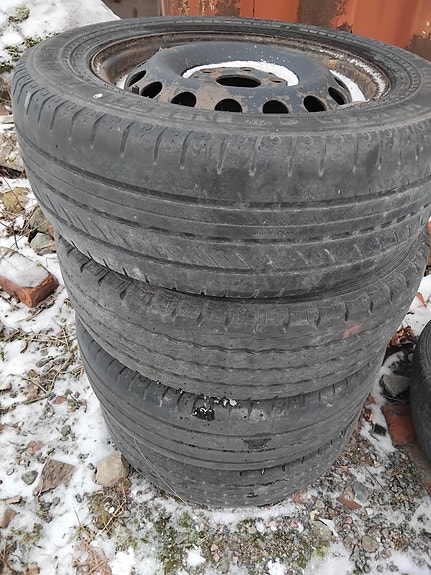 mersedes w 638 pakettiauton kesärenkaat vantein