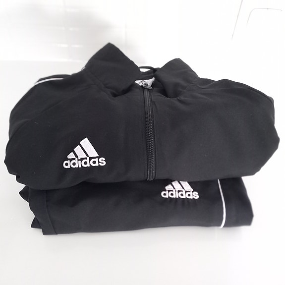 Adidas ulkoilupuku, 140 cm