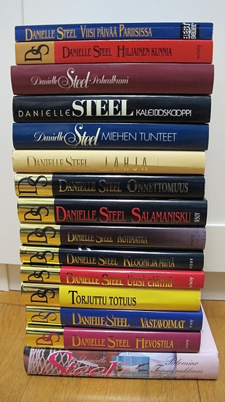 Danielle Steel kirjoja 15 kpl