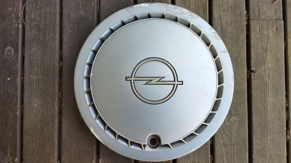 1kpl Opel Rekord 14" pölykapseli, GM 90160311