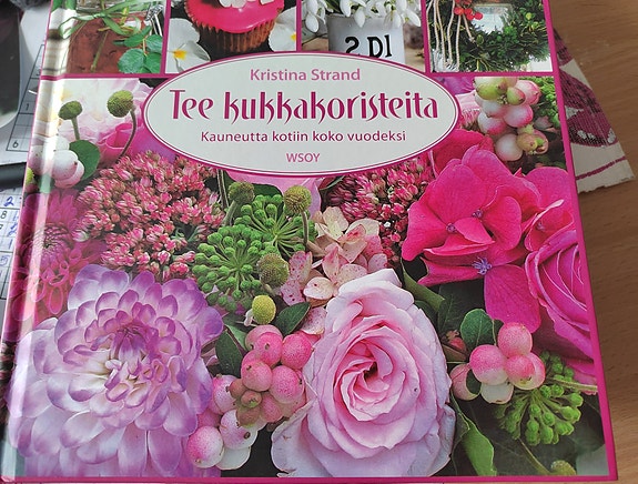 Tee kukkakoristeita-kirja