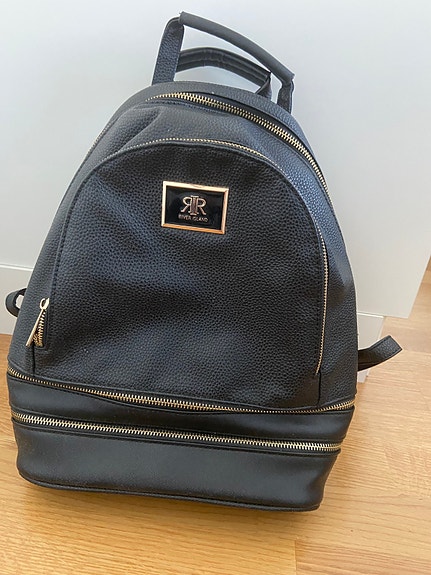 River Island reppu