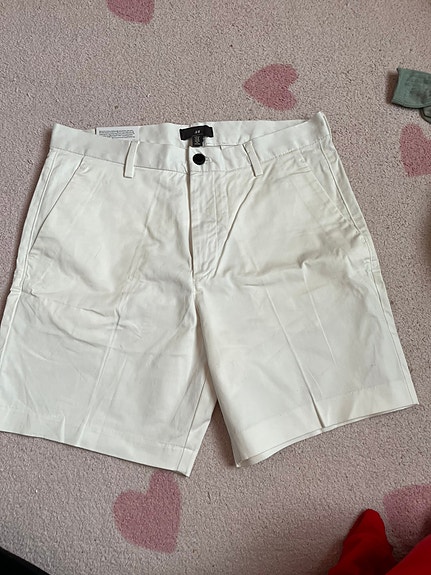 Uudet valkoiset shortsit