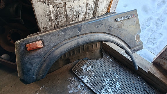 Suzuki SJ410 vasen etulokasuoja