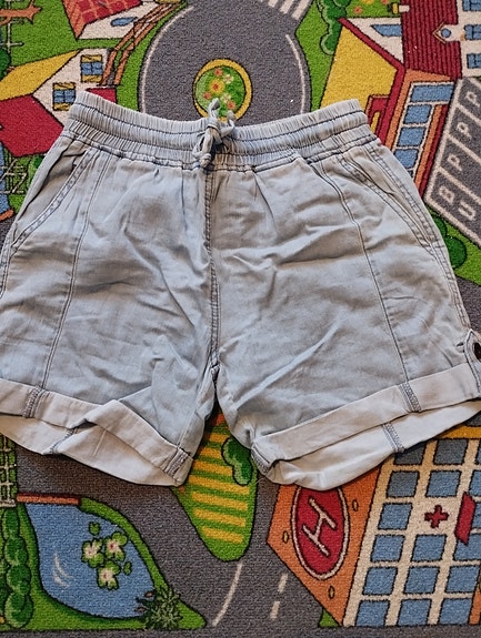 S koon uudet kangas shortsit