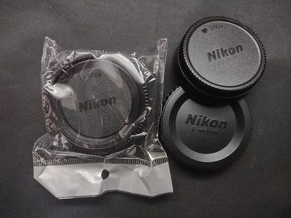 Nikon F sovite suojatulpat